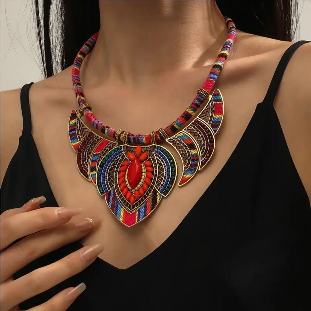 BOHEMIAN WOVEN NECKLACE
